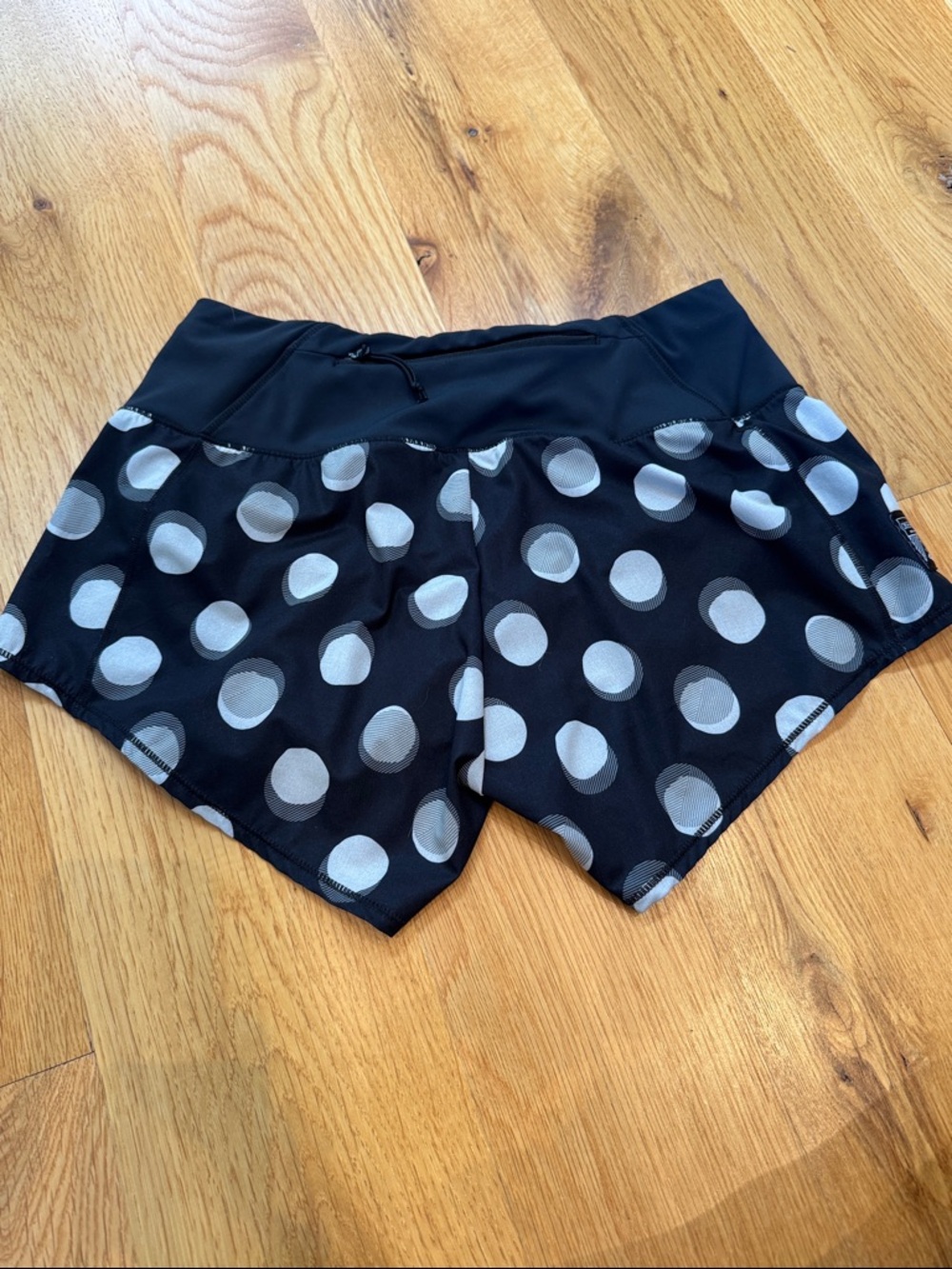 Oiselle Roga Shorts - Picture 2 of 4